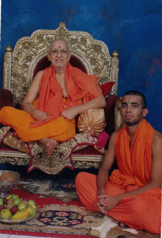 Hodu Swamiji Sree Samyamindra Theertha with Shishya Swamiji Sree Samyamindra Theertha