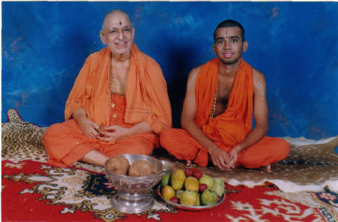 Swamiji Sree Samyamindra Theertha with Shishya Swamiji Sree Samyamindra Theertha